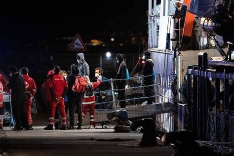 Humanity 1 Im Hafen Von Catania Sizilien Deutsche Seeretter Bringen