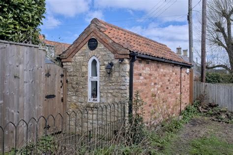 A Dignified Outbuilding Bob Harvey Geograph Britain And Ireland