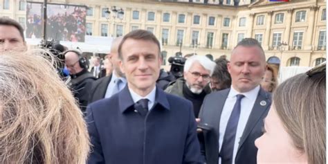 Brigitte Macron Face Aux Rumeurs Transphobes Emmanuel Macron Prend La