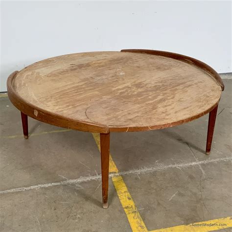 Vintage Round Coffee Table With Raised Edges Vintage Midcentury