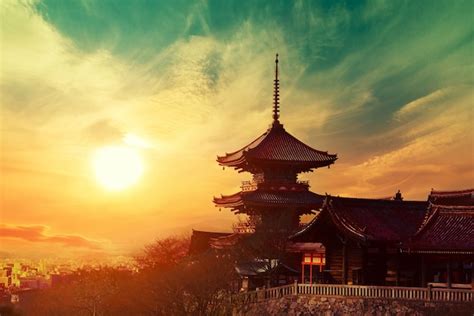 Premium Photo | Magical sunset over kiyomizudera temple kyoto japan