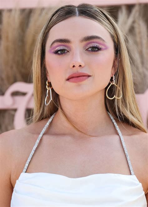 Coachella 2022 Gorgeous Peyton List In Two Fab Outfits At Revolve Festival