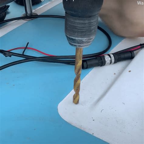 Installing An Anchor Light Up A Mast - Boat Renovation People