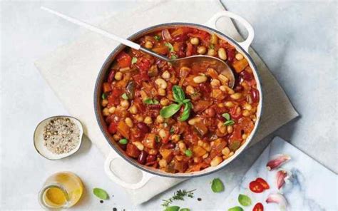 This Easy Slow Cooked Mexican Bean And Vegetable Chilli Is A Zinger