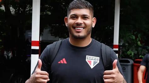 novidades entre os relacionados São Paulo viaja para enfrentar o Goiás