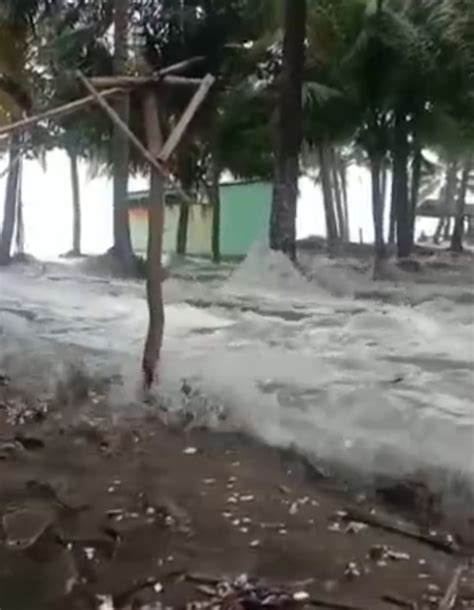 Banjir Rob Terjang Pelabuhan Ratu Perahu Hingga Rumah Warga Rusak