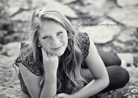 Jessica Lauren Photography Abby Pewaukee High School Frame Park