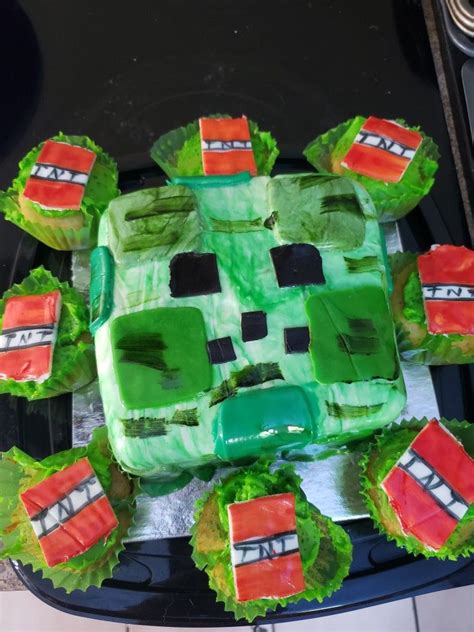 Minecraft Gift Wrapping Creepers Creative