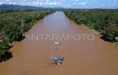 KERUSAKAN DAS BATANGHARI ANTARA Foto