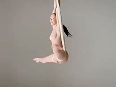 Nude Anti Gravity Yoga Uporna