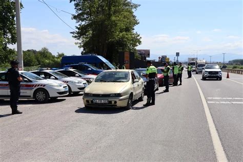 Sakarya Da Jandarma Denetimlerinde Bin Ara Kontrol Edildi Son Dakika