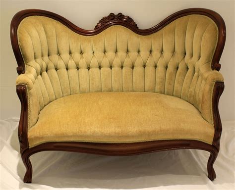 Lot - ANTIQUE VICTORIAN LOVE SEAT GOLD VELVET