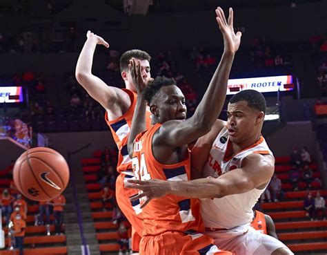 Syracuse Basketball With 4 Star Big Man Out This 2022 Prospect Is Crucial