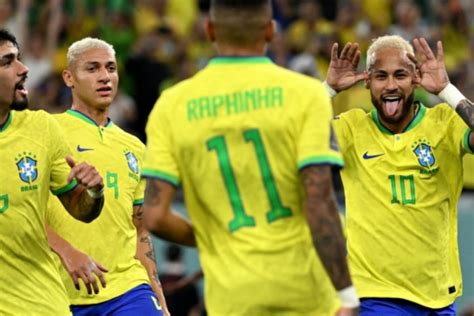 Neymar Está A Dois Gols De Bater Recorde De Pelé Na Seleção Brasileira