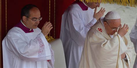 Por Que E Como Devemos Fazer O Sinal Da Cruz Antes Do Evangelho Na