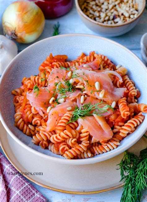 Nudeln Mit Ger Uchertem Lachs In Tomatenso E Waseigenes