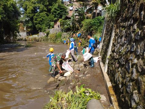 Malang Post Peduli Kebersihan Sungai Babinsa Jodipan Bersama Gas