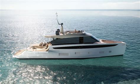 Cruising Motor Yacht SEADECK 7 Azimut Hard Top Flybridge Hybrid