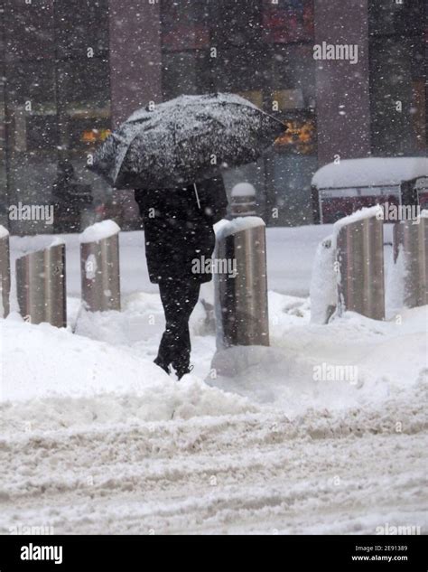 Manhattan New York Usa St Feb People Walking Through Times