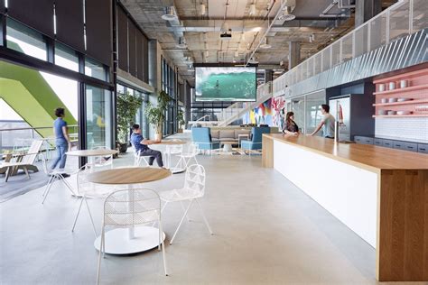 Dentsu Aegis Network Office HOK