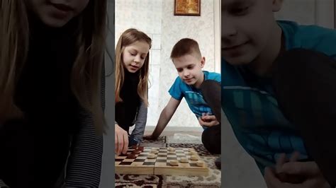 Мы играем в шашки. - YouTube