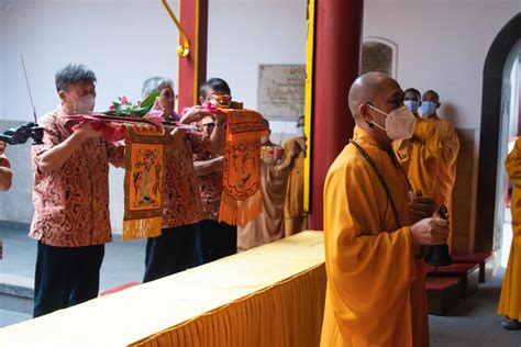 Bandung City Indonesia 2022 The Monks In Orange Rob Standing In