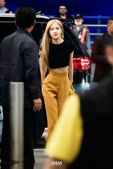 Pin De Jugu En Blackpink Rose Airport Style Ropa Kpop Ropa Ropa De Moda