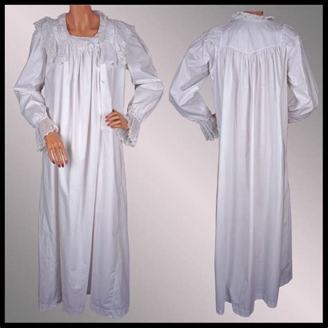 Antique Victorian Nightgown 19th C White Cotton Nightie Wide Collar From