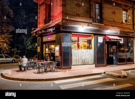 Late Night Street Scenes In Paris Stock Photo Alamy