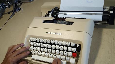 Maquina De Escribir Port Til Olivetti Lettera A Os S Youtube