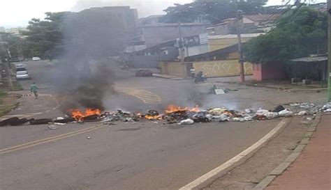 Falta De Energia Moradores Ateiam Fogo Em Lixo No Meio De Avenida