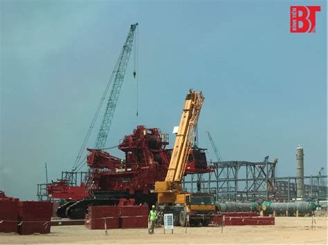 Binh Tien Crane leases lifting equipment at Nghi Son Refinery Công ty