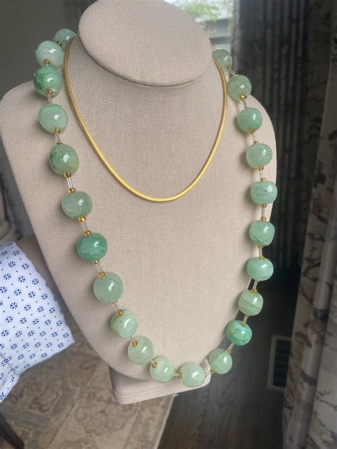 Beautiful Swirled Green Glass Bead Necklace Gem