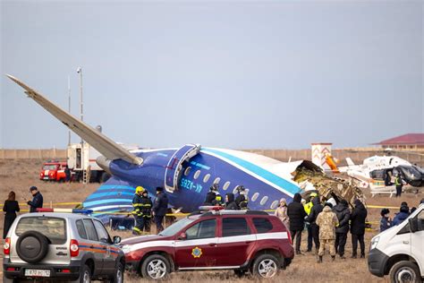 V Deo Avi O Fabricado Pela Embraer Cai No Cazaquist O Pessoas A