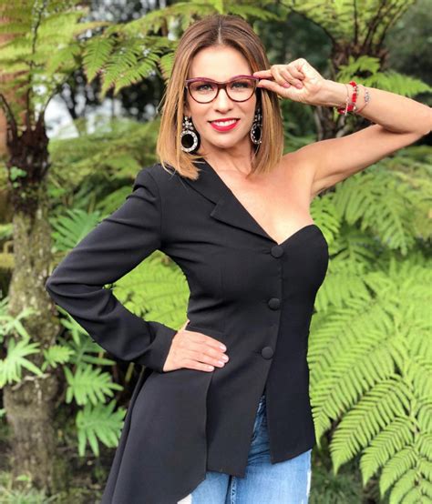 FOTOS Ingrid Coronado impacta con sexy bikini Venga la Alegría Publimetro México
