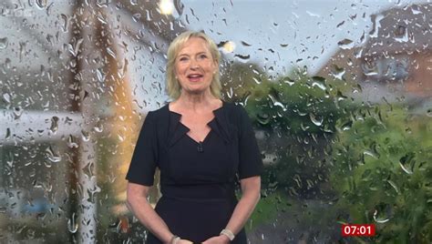 Bbc Breakfasts Carol Kirkwood Stunning As Usual As She Flaunts Curves In Navy Dress The