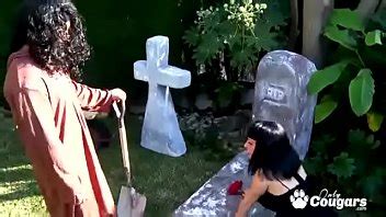 Luzy Miss Has Sex On Her D Mans Grave XNXX