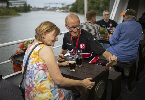 Fortuna D Sseldorf So Viel Spa Hatte Der Club Auf Dem Rhein