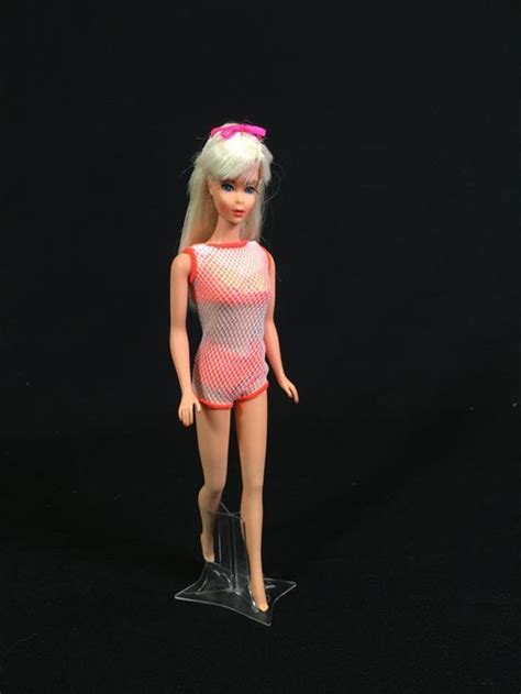 Lot Vintage Platinum Blonde Barbie Twist N Turn In Piece Orange Vinyl Bikini And Mesh Cover Up