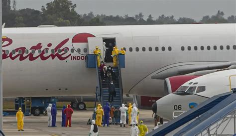 Foto Tiba Di Batam Wni Dari Wuhan Langsung Dibawa Menuju Natuna