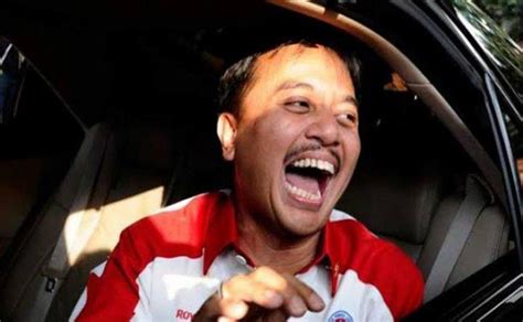 Viral Dituding Serempet Mobil Orang Dan Kabur Ini Penjelasan Roy Suryo