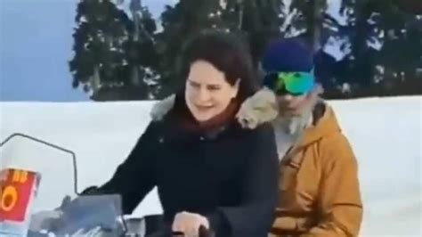 Rahul Gandhi Priyanka Ride Snowmobile In Kashmir Watch Latest News