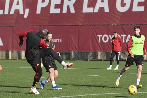 Roma Lukaku Marcato Stretto Da Kristensen Poi Suona La Carica