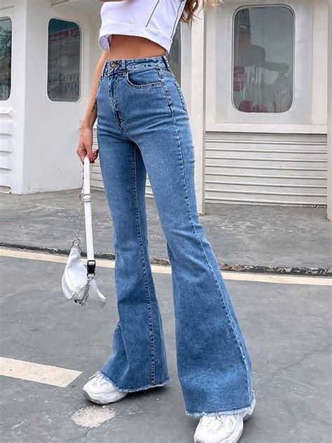 40 Outfits With Flare Jeans To Wear Right Now How To Style