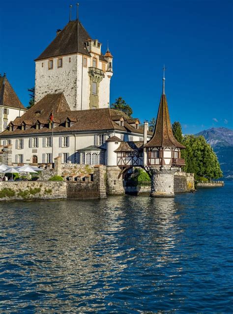 Castillo De Oberhofen En El Lago Thun Bernese Oberland Suiza Imagen