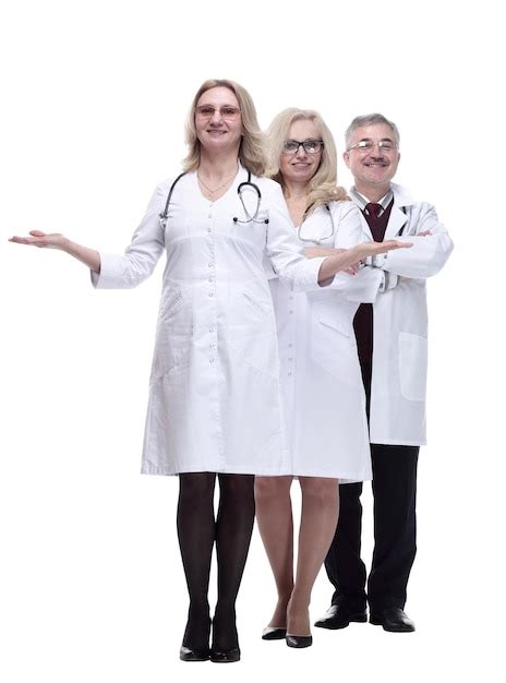 Premium Photo Group Of Smiling Medical Colleagues Standing In A Row