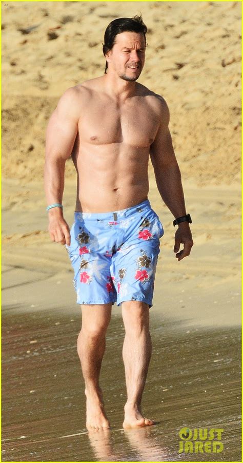 Photo Mark Wahlberg Goes Shirtless In Fourth Swimsuit Of His Trip