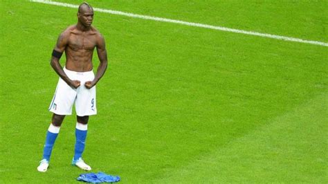 Mario Balotelli A Du Souci à Se Faire