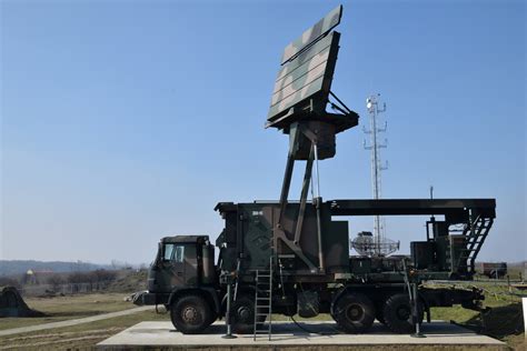 Mobilny trójwspółrzędny radar obserwacyjny średniego zasięgu TRS 15