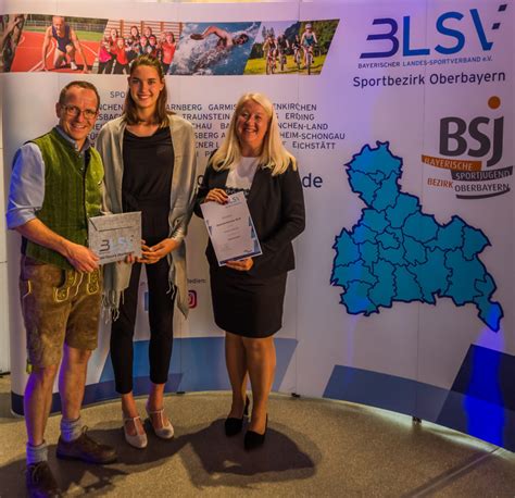 Isabel Kattner wurde vom BLSV für ihre Leistungen beim Beachhandball